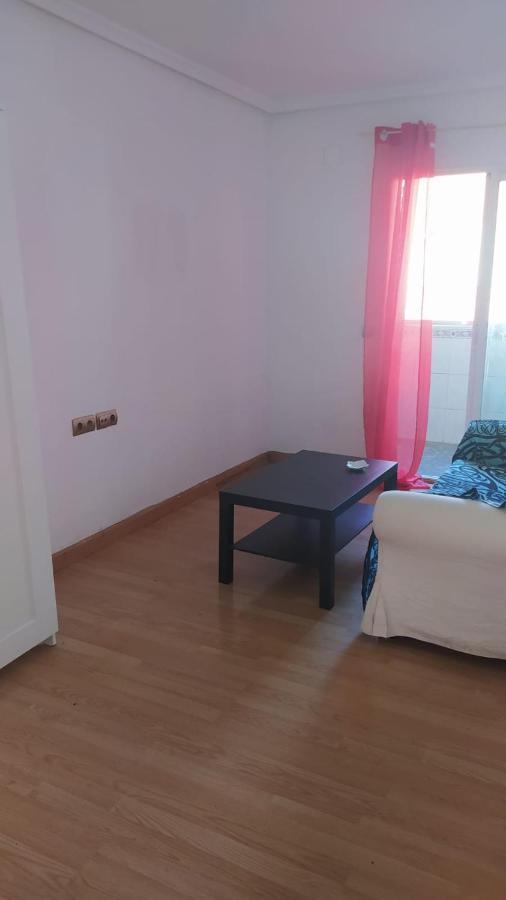 Apartamento De 3 Dormitorios Por Entrevias Madrid Exterior foto