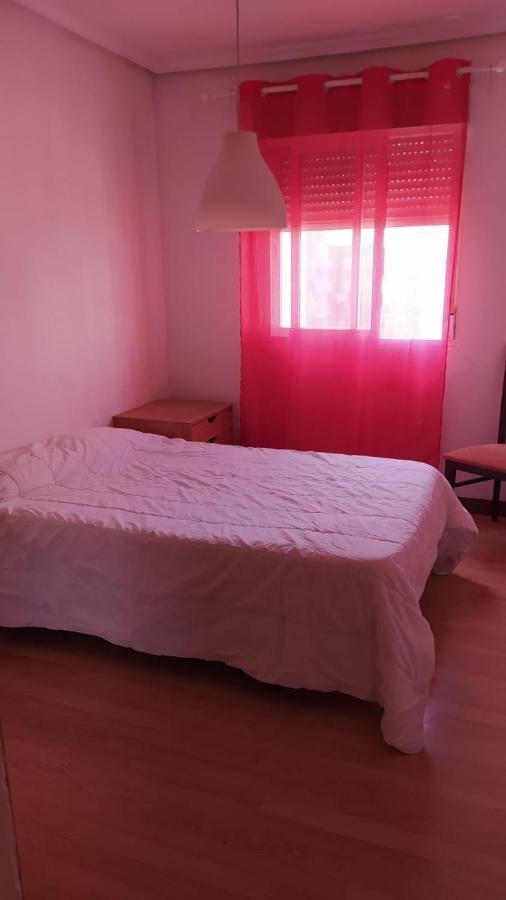 Apartamento De 3 Dormitorios Por Entrevias Madrid Exterior foto